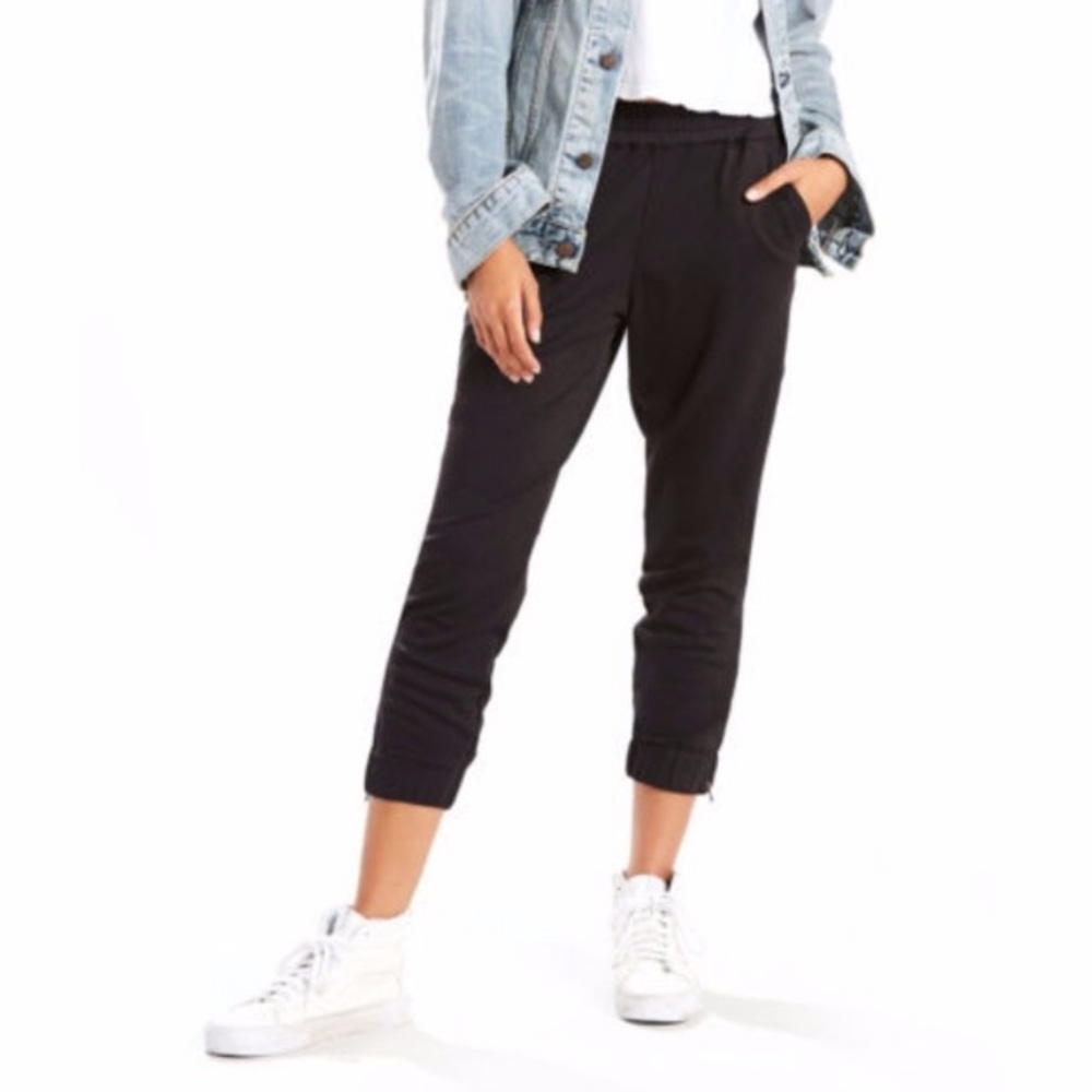 Levi’s jet set jogger pants
